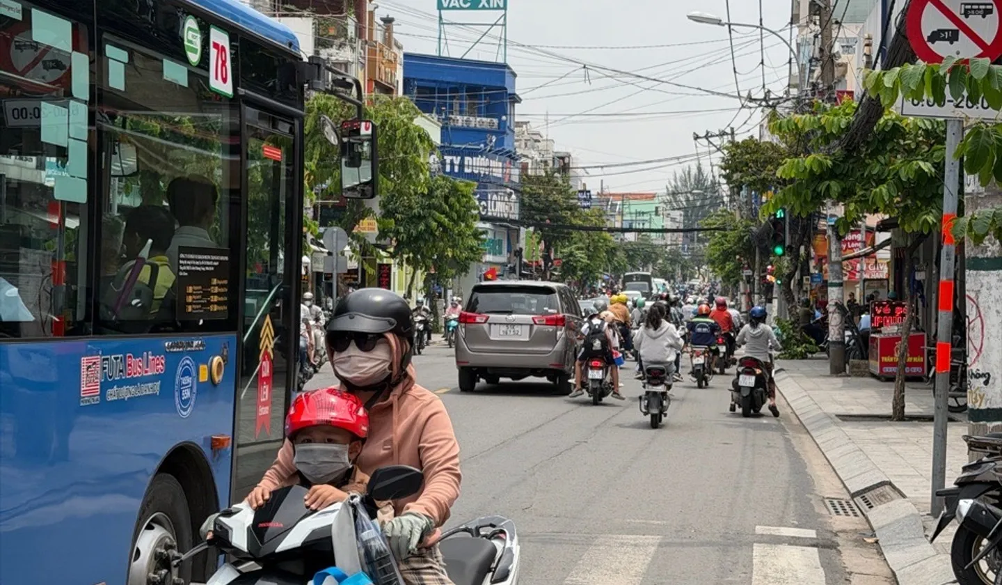 BÁN NHÀ MT ĐƯỜNG QUANG TRUNG- HÓC MÔN(Đối diện chợ) - 5x23 -GIÁ 17TỶ -ĐANG CHO THUÊ 40tr/tháng... Bán nhà mặt phố tại Hóc Môn, Hồ Chí Minh 01