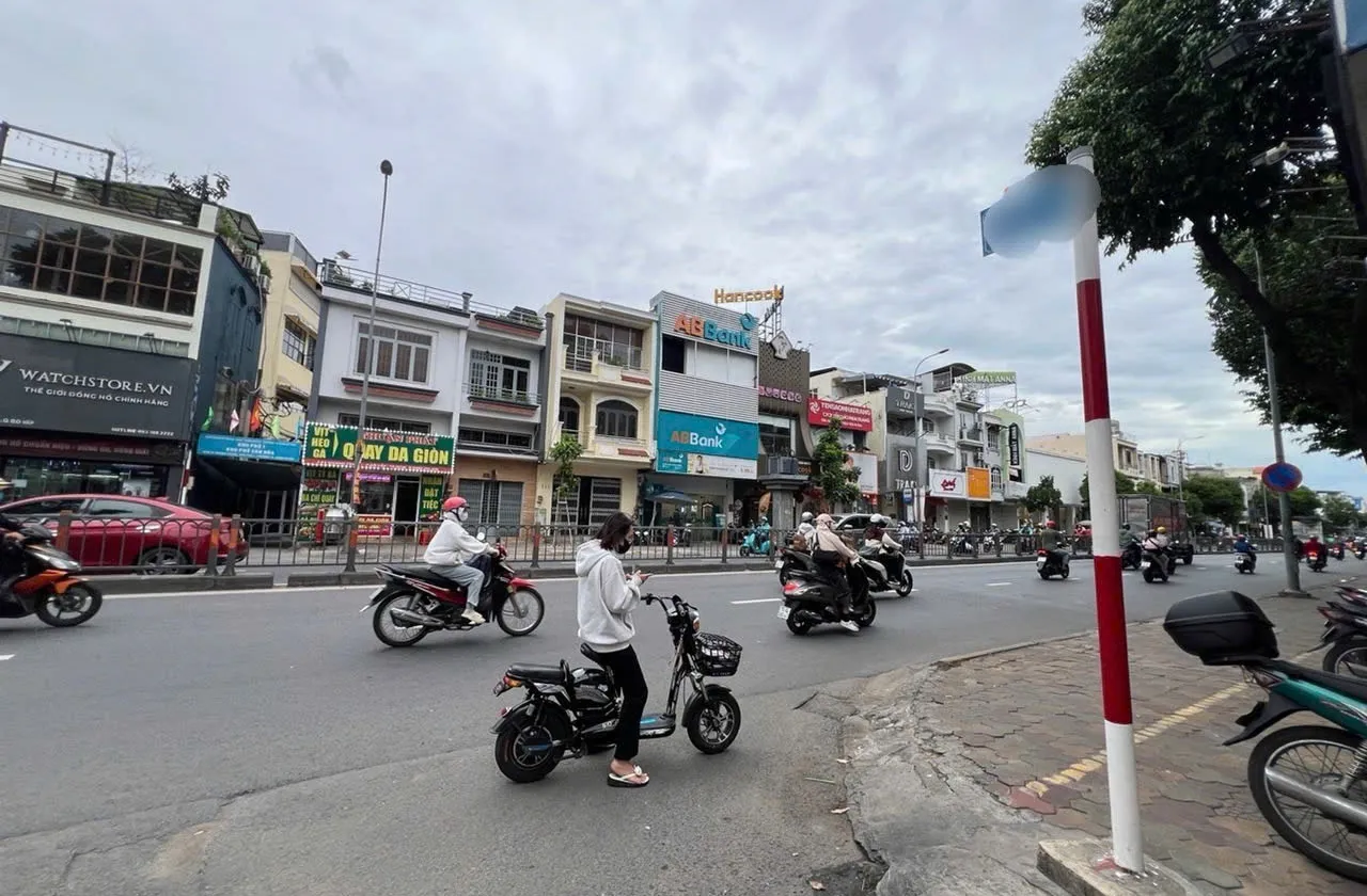 NGAY Q1 CHỈ 110TR/M TIỀM NĂNG SINH LỜI RẤT CAO CĂN NHÀ ĐẸP NHƯ BIỆT THỰ MINI ,HXH SÁT MẶT TIỀN CHỈ... Bán nhà riêng tại Gia Định, Hồ Chí Minh 01
