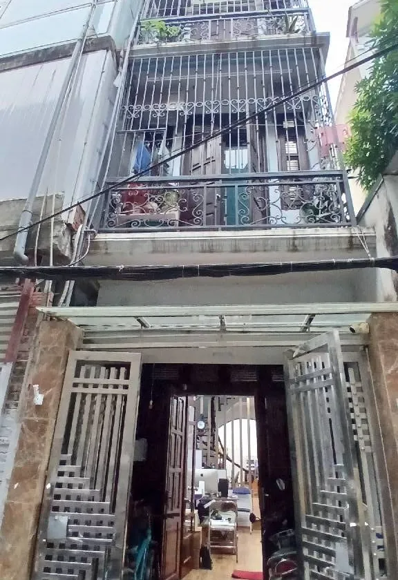 Bán nhà riêng 3 tầng tại Kim Giang, diện tích 39.6m², hướng Tây Bắc, giá 8.6 tỷ... Bán nhà riêng tại Định Công, Hà Nội 01