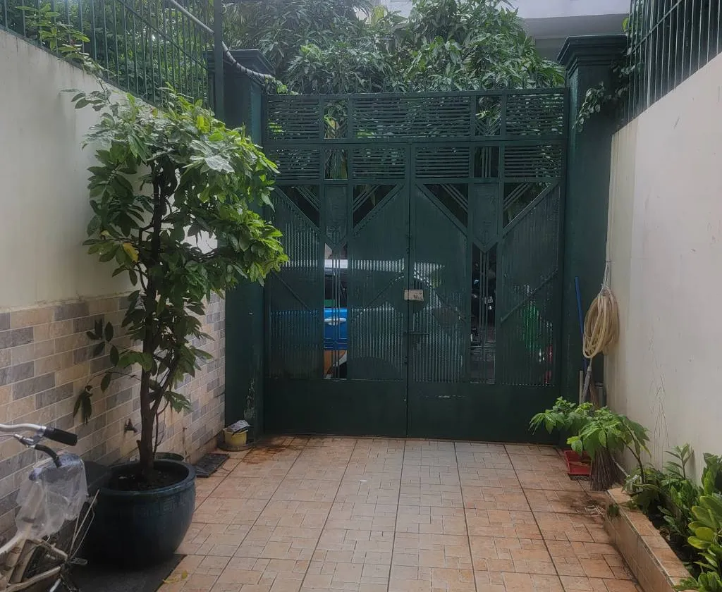Ngôi nhà tiện nghi 5 tầng, hẻm xe hơi ngay khu trung tâm... Bán nhà riêng tại Hòa Hưng, Hồ Chí Minh 01