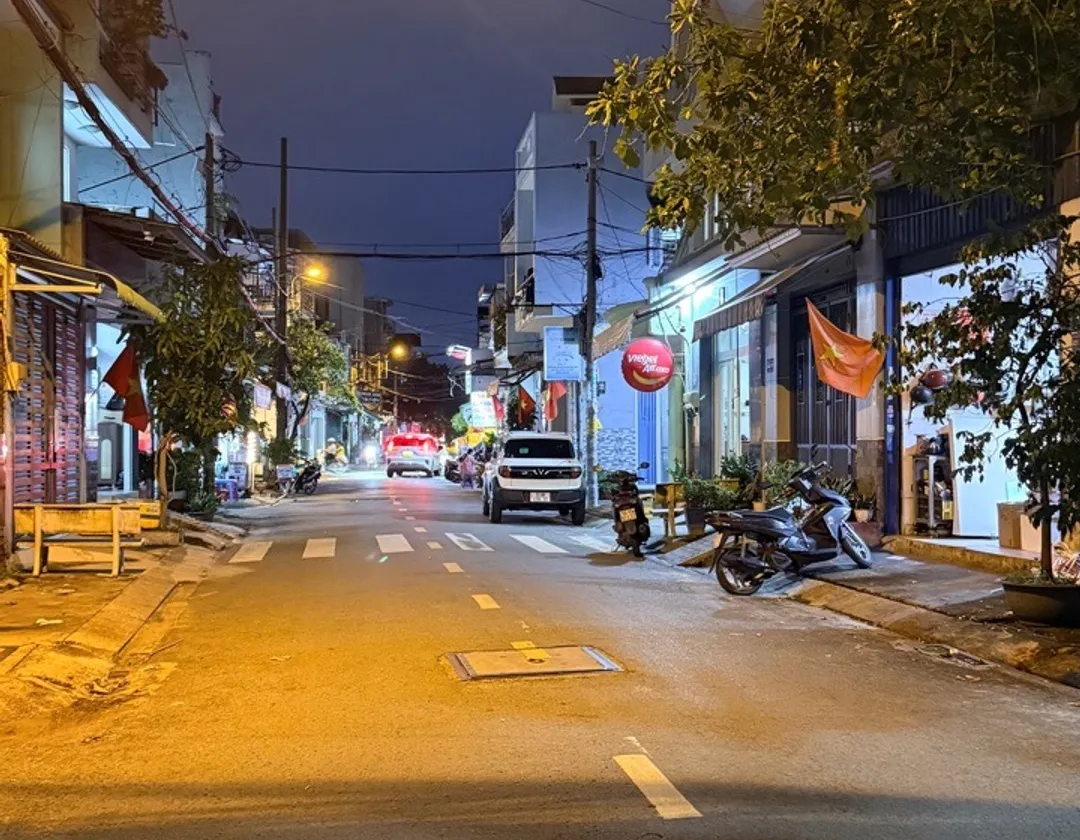 Nhà MT kinh doanh, Tân Kỳ Tân Quý nhà nở hậu Tài Lộc, gồm có 3PN lớn... Bán nhà riêng tại Bình Hưng Hòa, Hồ Chí Minh 01