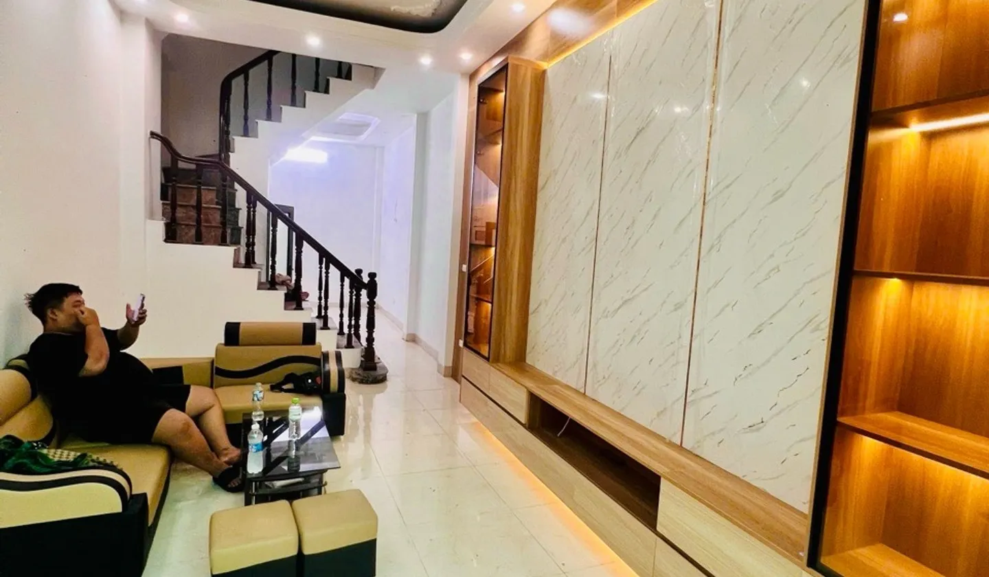 Nhà lô góc 2 thoáng ngay trung tâm Cầu Giấy, ở ngay full nội thất... Bán nhà riêng tại Cầu Giấy, Hà Nội 01