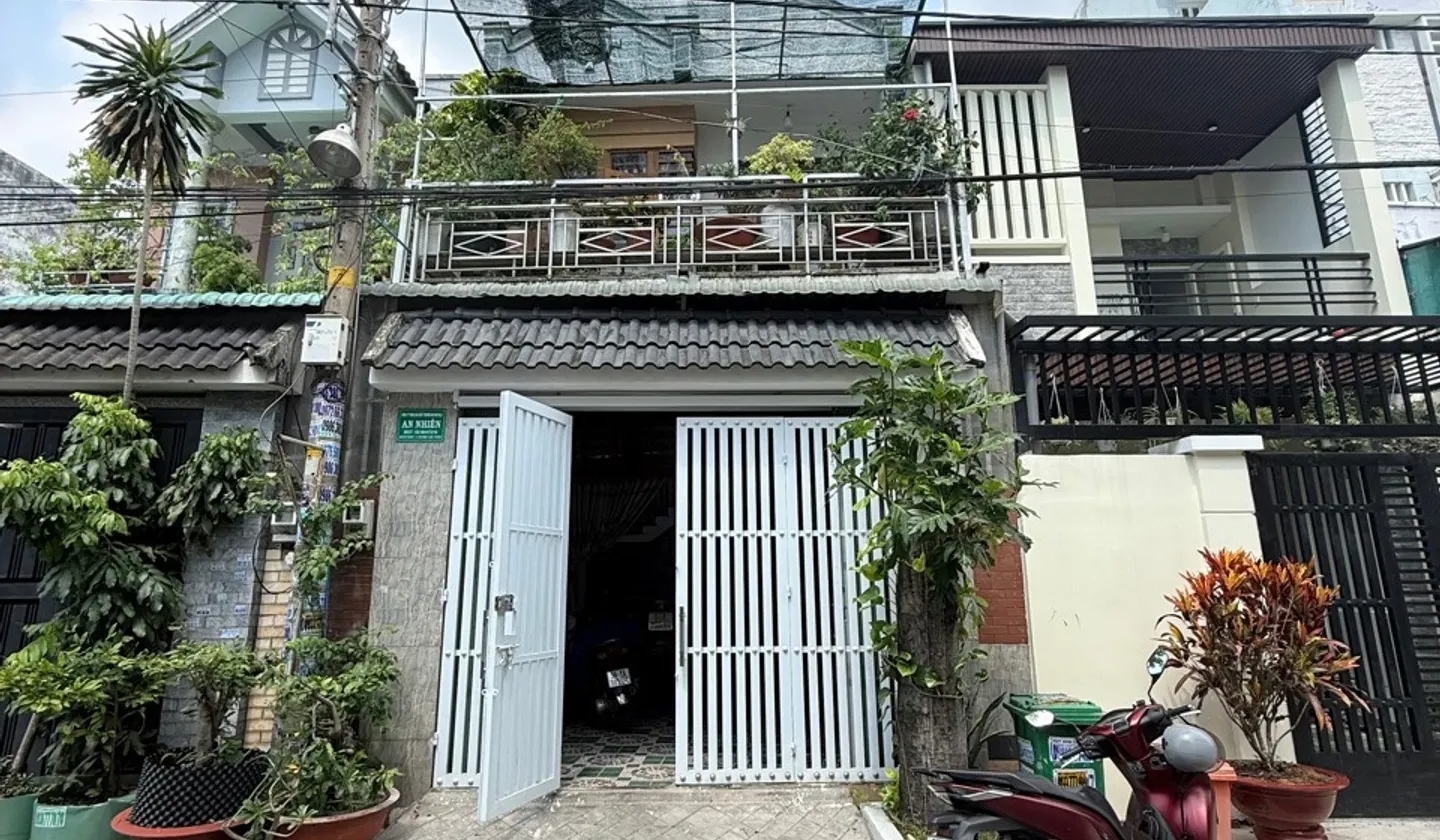 BÁN NHÀ HÓC MÔN- ĐƯỜNG NHỰA XE HƠI TRÁNH NHAU – SHR - TIỆN ÍCH TRUNG TÂM HÓC MÔN... Bán nhà riêng tại Hóc Môn, Hồ Chí Minh 01