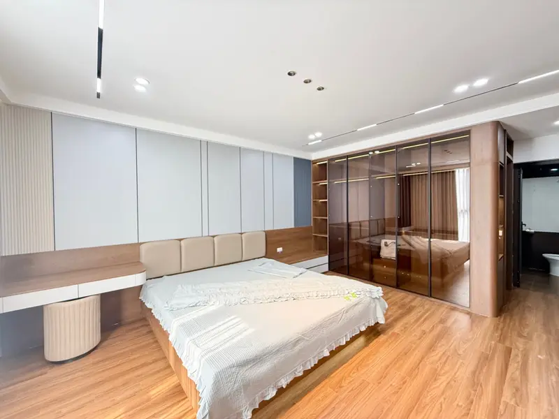 Bán nhà mặt phố kinh doanh đa dạng, 6 tầng, quận gần trung tâm thương mại... Bán nhà mặt phố tại Long Biên, Hà Nội 01