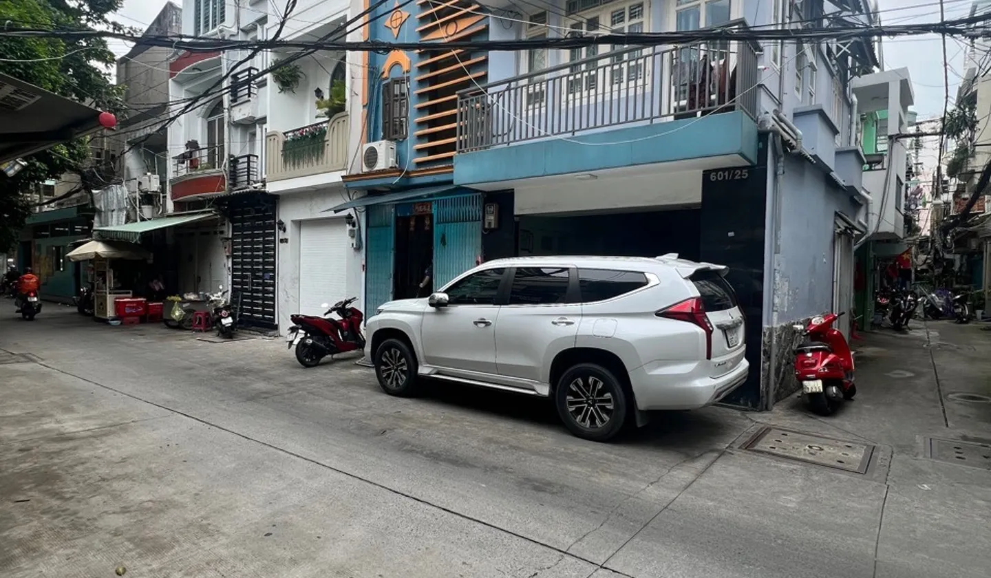 Bán nhà CMT8 hẻm xe hơi... Bán nhà riêng tại Hòa Hưng, Hồ Chí Minh 01