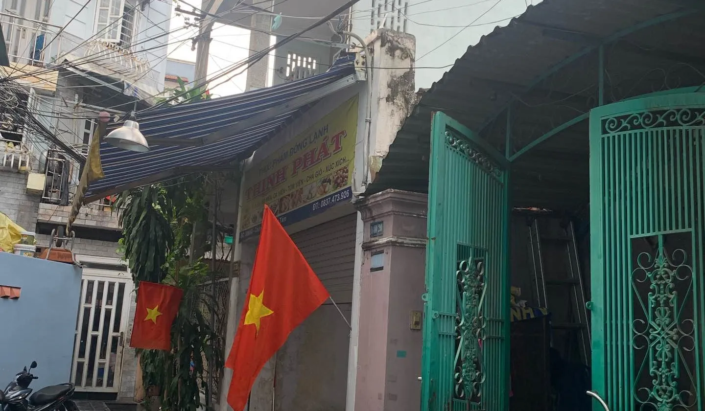 TÂN BÌNH- GẦN CV LÊ THỊ RIÊNG -NHÀ C4 NỞ HẬU TÀI LỘC - 88M2- 2PN 1WC - 100M RA MT... Bán nhà riêng tại Tân Sơn Nhất, Hồ Chí Minh 01