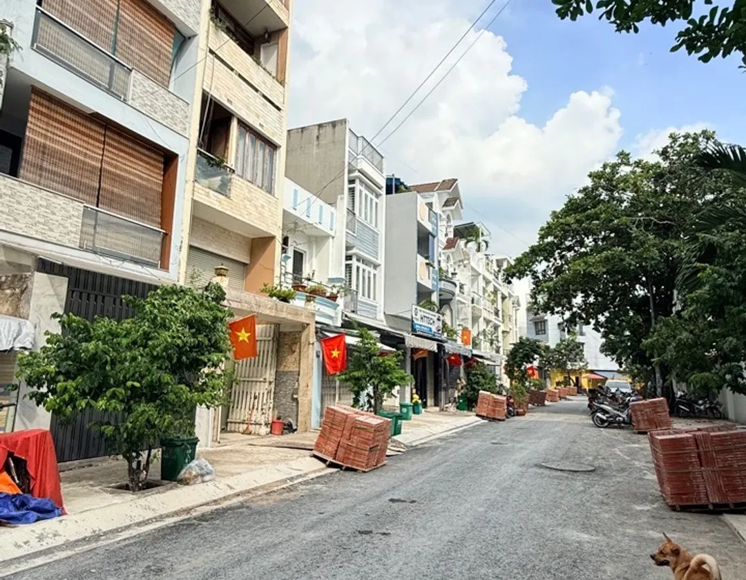 🔥 MẶT TIỀN KDC NAM HÙNG VƯƠNG – 2 TẦNG – 4PN – ĐƯỜNG NHỰA + VỈA HÈ – 7,8 TỶ... Bán nhà mặt phố tại An Lạc, Hồ Chí Minh 01