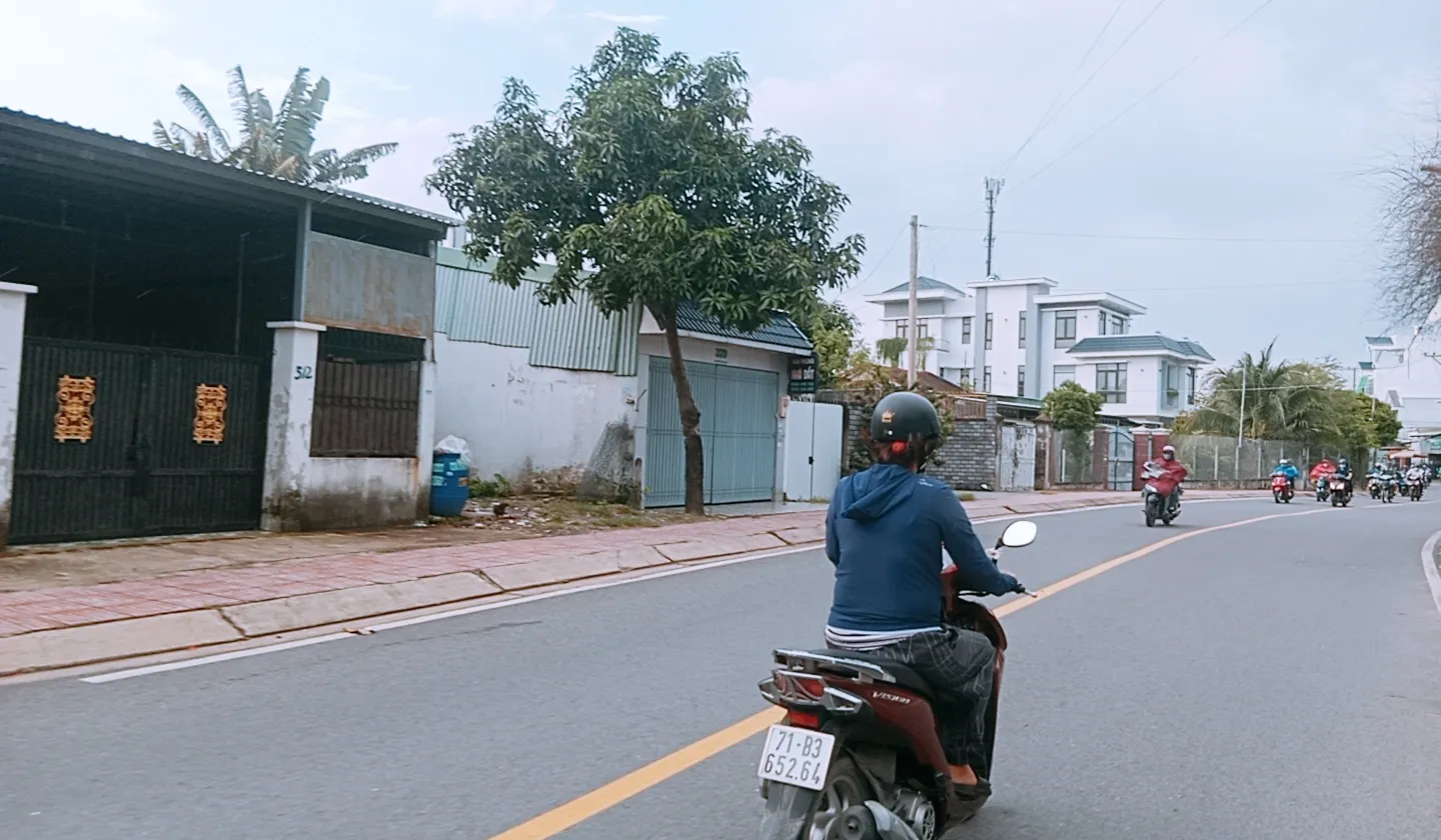 Nhà 2 căn liền kề hẻm xe tải, không gian rộng, ngay ngã tư Hóc Môn... Bán nhà riêng tại Xuân Thới Sơn, Hồ Chí Minh 01