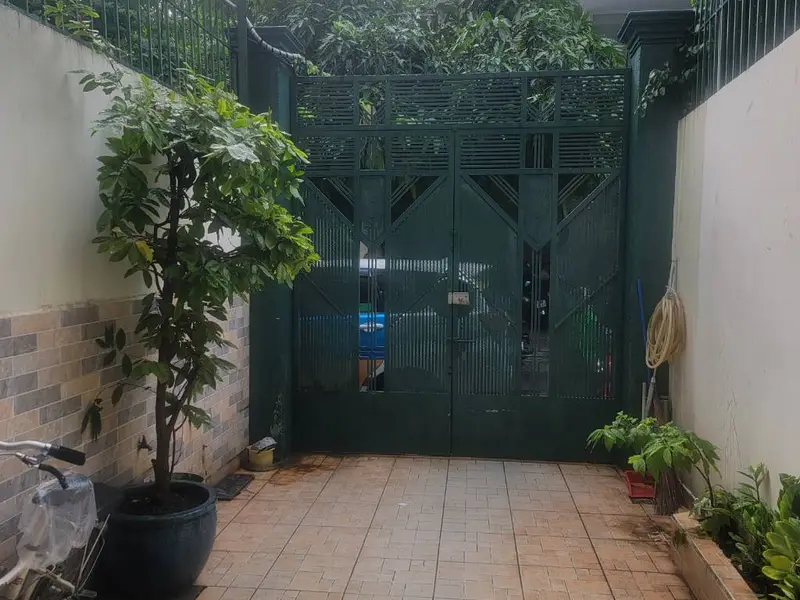 Ngôi nhà tiện nghi 5 tầng, hẻm xe hơi ngay khu trung tâm... Bán nhà riêng tại Hòa Hưng, Hồ Chí Minh 01