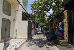 Nhà riêng tầm hơn 2 tỷ, lại có ô tô đỗ sát nhà — nghe hơi khó tin nhưng có thật. 👀... Bán nhà riêng tại Phú Thọ Hòa, Hồ Chí Minh 02