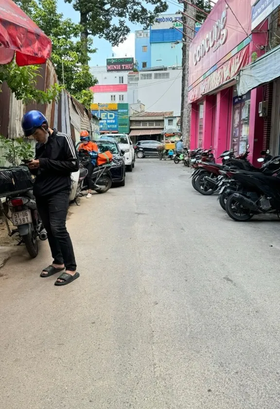 Nhà mặt phố Quận 10 với dòng tiền ổn định, vị trí kinh doanh đắc địa... Bán nhà mặt phố tại Diên Hồng, Hồ Chí Minh 01