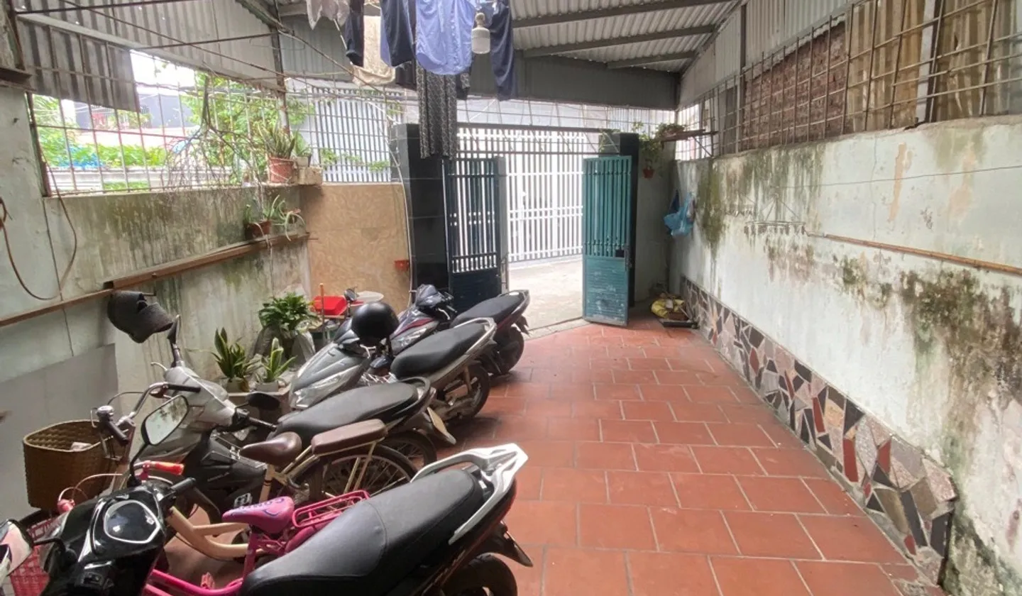 Bán nhà riêng diện tích 90.8m² tại Hoàng Quốc Việt với sân và cổng riêng, gần mặt phố... Bán nhà riêng tại Phù Liễn, Hải Phòng 01