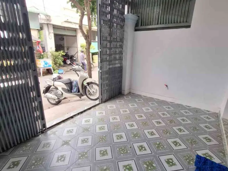 ✅ Kết cấu: nhà C4 chắc chắn, có PK, bếp, 2PN, 2WC ... khách mua về vào ở ngay... Bán nhà mặt phố tại Trung Mỹ Tây, Hồ Chí Minh 01