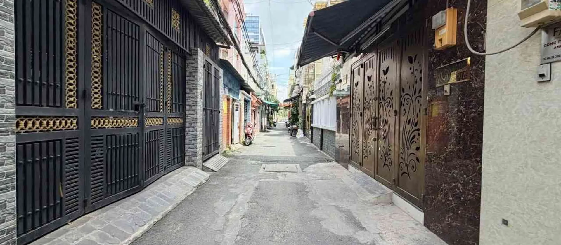 ết kế: 6 phòng ngủ vệ sinh riêng, sân
thượng. Hẻm nhựa ô tô, cách 30 mét ra mặt tiền
Cộng Hoà,... Bán nhà riêng tại Tân Bình, Hồ Chí Minh 01