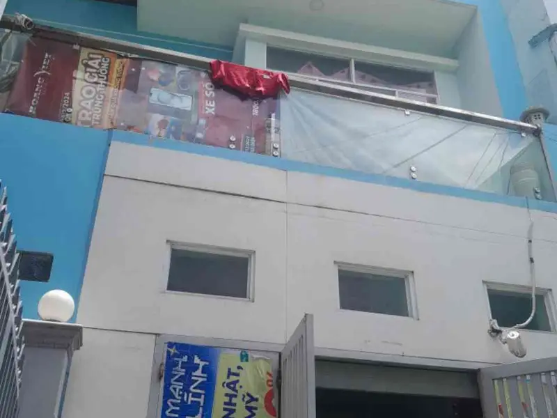 Ngang 5.7 m ❌8.7 m . Nhà 4 tầng 5PN , 4 WC , khoảng sân trước nhà rộng rãi.... Bán nhà riêng tại Bình Tây, Hồ Chí Minh 01