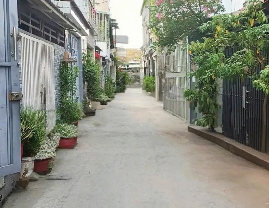 Bán nhà riêng 3 tầng tại xã Tân Thới Hiệp, hẻm xe hơi, 4.5x10m, 5PN, giá 3.57 tỷ... Bán nhà riêng tại Tân Thới Hiệp, Hồ Chí Minh 01