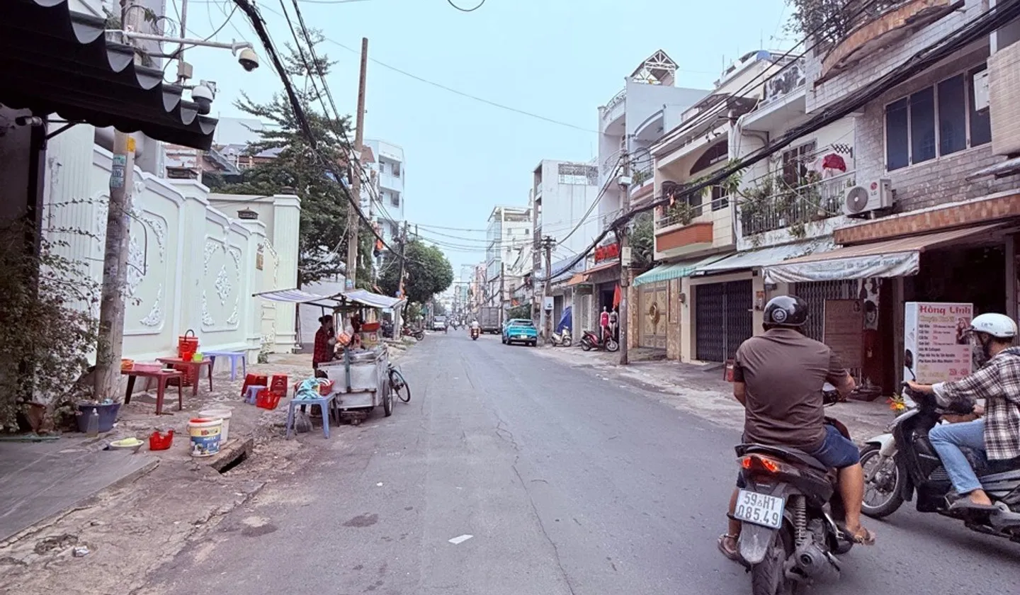 Nhà mặt phố rộng 3 tầng tọa lạc tại trung tâm sầm uất... Bán nhà mặt phố tại Phú Thọ, Hồ Chí Minh 01