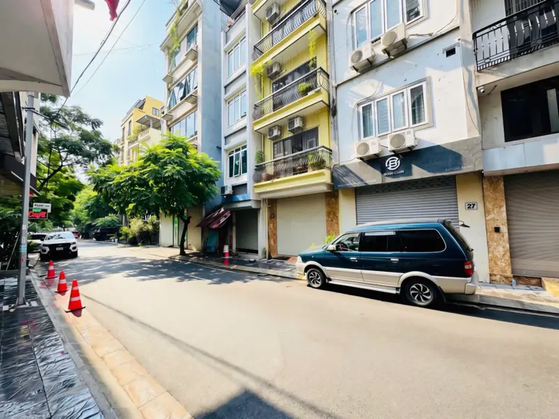 Nhà mặt ngõ ô tô tránh – vị trí vàng vòng xuyến Bưởi
Cách phố Lạc Long Quân & Võ Chí Công chỉ 30m... Bán nhà riêng tại Tây Hồ, Hà Nội 01
