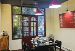 Nhà mặt phố trung tâm vị trí đắc địa sầm uất tại quận Ba Đình. Có sổ đỏ... Bán nhà mặt phố tại Ba Đình, Hà Nội 06