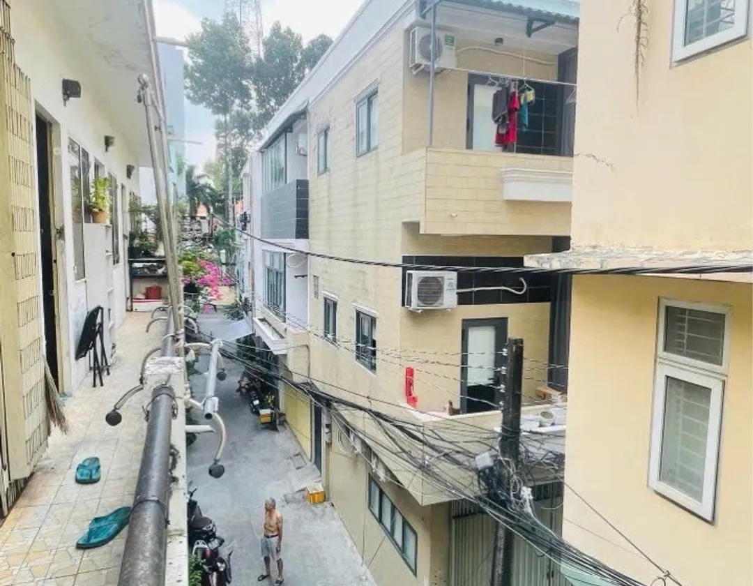 Nhà 3 tầng thoáng mát hẻm xe tải quận 10... Bán nhà riêng tại Hòa Hưng, Hồ Chí Minh 01