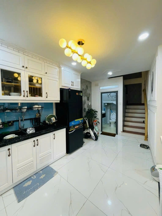 HẺM NỘI BỘ- KHU PHÂN LÔ- DÂN TRÍ CAO - XE HƠI NGỦ TRONG NHÀ - NGANG 4M - 5 TẦNG Ở NGAY tại Hồ Chí Minh 02