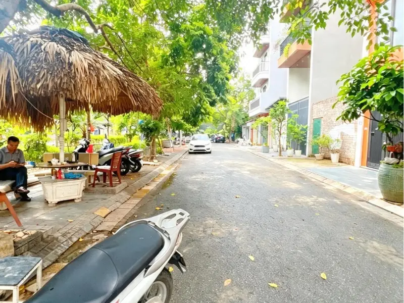 Bán Nhà khu tái định cư phân l
Nguyễn Khắc Viện- Việt Hưng- Hà Nội:
view vườn hoa, tiện kinh doanh... Bán nhà riêng tại Việt Hưng, Hà Nội 01