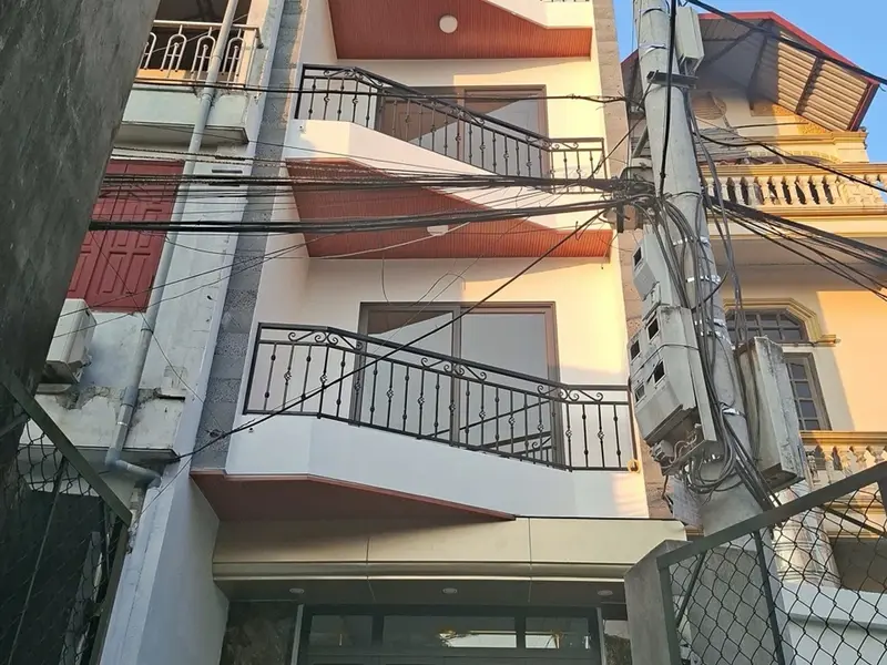 Chủ cắt lỗ bán gấp nhà 6 phòng ngủ- thang máy - ngõ thông- gần ô tô... Bán nhà riêng tại Long Biên, Hà Nội 01
