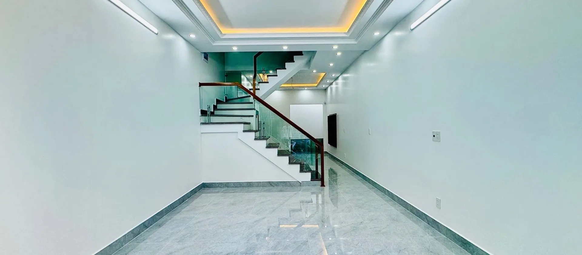 Nhà riêng 4 tầng mới, ô tô đỗ cửa, vị trí vàng tại khu vực vòng xuyến Phạm Văn Đồng... Bán nhà riêng tại Hưng Đạo, Hải Phòng 01
