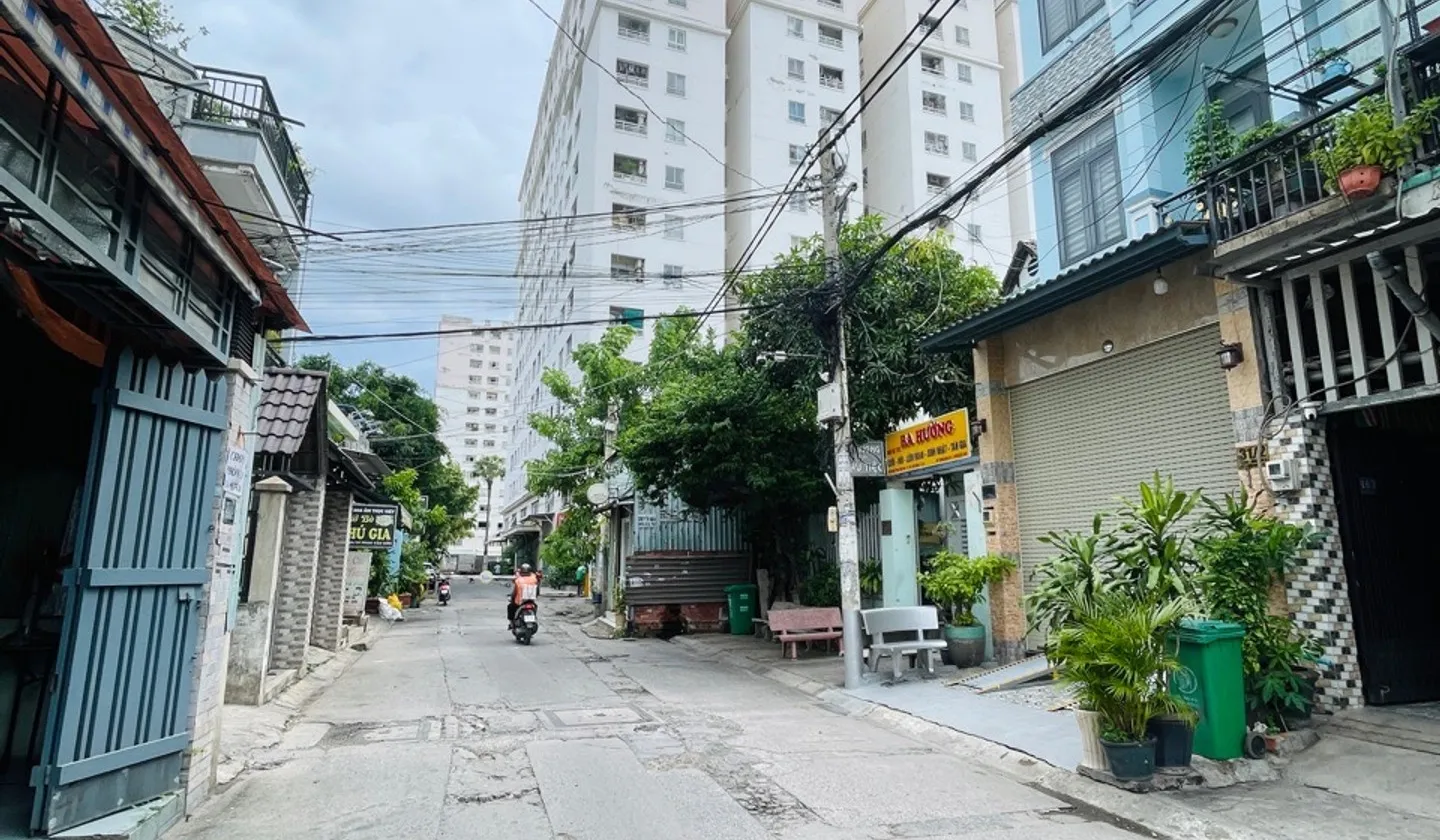 GẤP BÁN GIẢM MẠNH 2 TỶ CÒN HƠN 9 TỶ - NHÀ 6X24 - HẺM 5M - PHAN VĂN HỚN - TÂN THỚI NHẤT... Bán nhà riêng tại Đông Hưng Thuận, Hồ Chí Minh 01