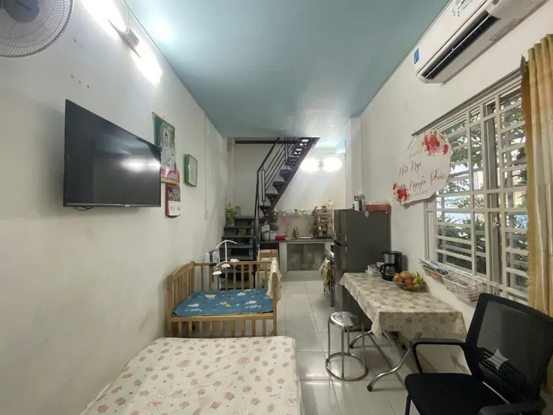 Nhà lô góc 2 tầng rộng 18m² tại phường Hạnh Thông, quận Gò Vấp... Bán nhà riêng tại Hạnh Thông, Hồ Chí Minh 01