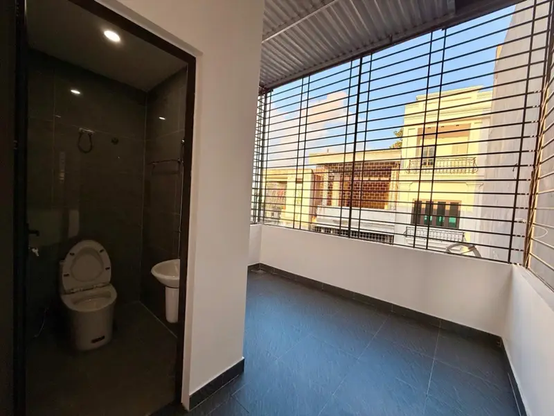Nhà riêng 3 tầng thiết kế hiện đại tại khu Hồ Sen với sân cổng riêng thoáng mát... Bán nhà riêng tại Lê Chân, Hải Phòng 01
