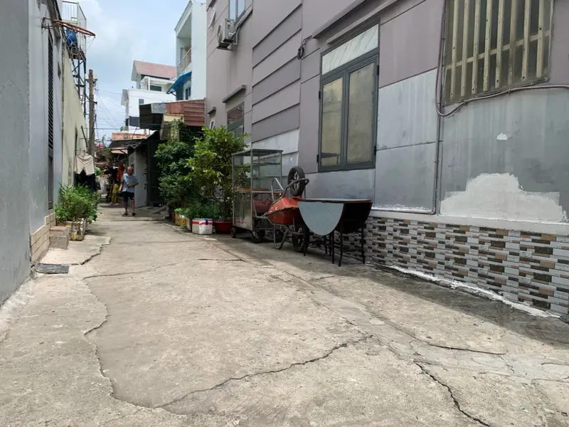 Bán nhà sổ riêng, ngang 4,6m + 2 tầng 2PN 3WC, lô góc Thạnh Lộc giá 4,35 tỷ... Bán nhà riêng tại An Phú Đông, Hồ Chí Minh 01