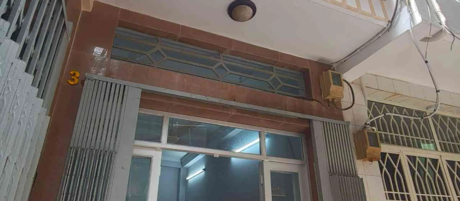 Nhà Trung Tâm Quận 10, Gần Bệnh Viện, 4 Phòng Ngủ Tiện Nghi... Bán nhà riêng tại Vườn Lài, Hồ Chí Minh 01