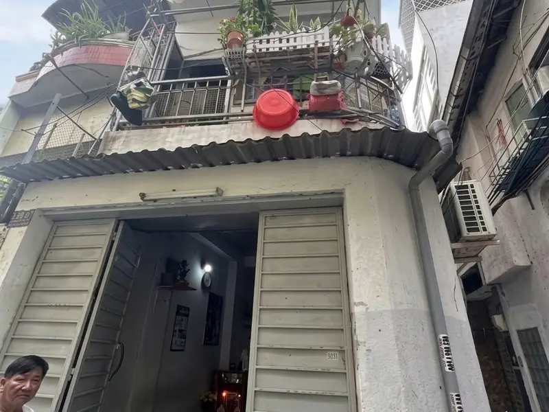 Nhà lô góc 2 mặt hẻm, 56m2, 8pn, đang cho thuê, dòng tiền sẵn có. Pháp lý chuẩn, hoàn công đủ... Bán nhà riêng tại Bình Hưng Hòa, Hồ Chí Minh 01