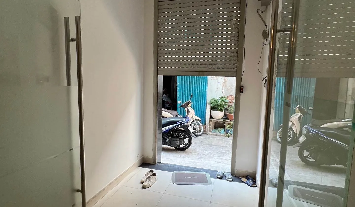Nhà đẹp, hiện đại ngay trung tâm Quận 10, giá siêu hấp dẫn... Bán nhà riêng tại Hòa Hưng, Hồ Chí Minh 01