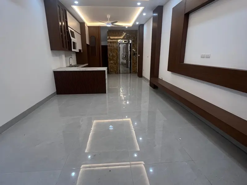 Nhà mặt phố 5 tầng mới xây, phù hợp kinh doanh và ở tại quận trung tâm... Bán nhà mặt phố tại Việt Hưng, Hà Nội 01