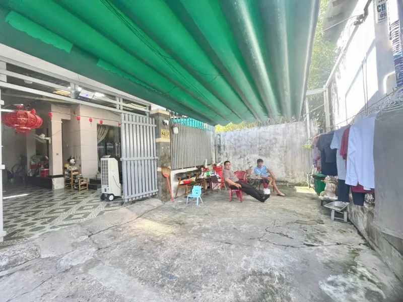 CHỈ 4 TỶ BÁN GẤP NHÀ PHAN VĂN HỚN-BÀ ĐIỂM HOC MÔN -HXH_ 112 M² SHR 
​✨ GIÁ CŨ 4.27 TỶ ➔ GIÁ MỚI: 4... Bán nhà riêng tại Bà Điểm, Hồ Chí Minh 01