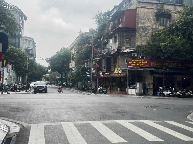 TOÀ APARTMENT GIỮA TT BA ĐÌNH - PHỐ NGUYỄN TRƯỜNG TỘ - KINH DOANH ĐỈNH CAO - VÀI BƯỚC DẠO BỘ HỒ TÂY... Bán nhà mặt phố tại Ba Đình, Hà Nội 01