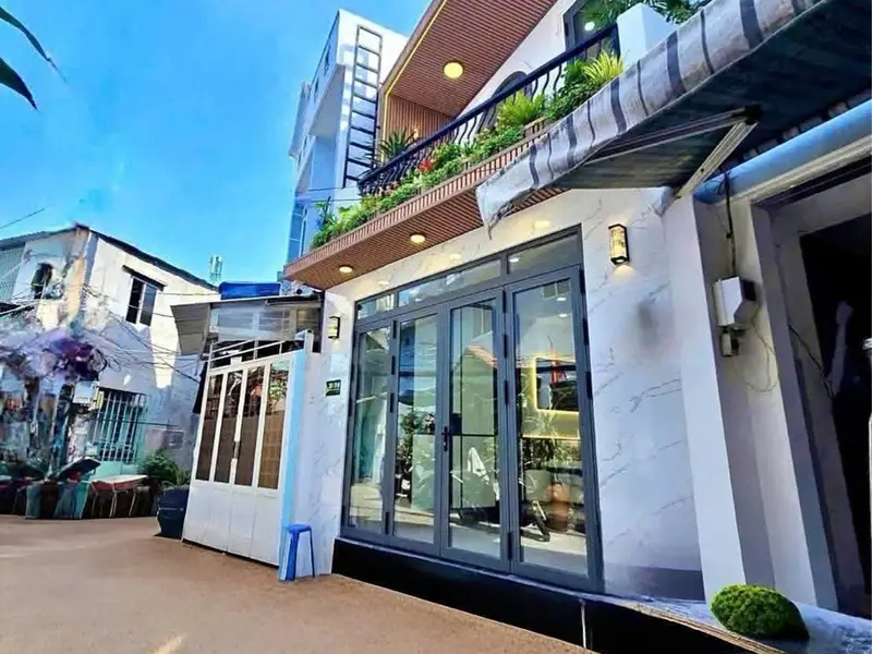 Nhà mới full nội thất, hẻm rộng, vị trí kết nối thuận tiện... Bán nhà riêng tại Tân Thuận, Hồ Chí Minh 01