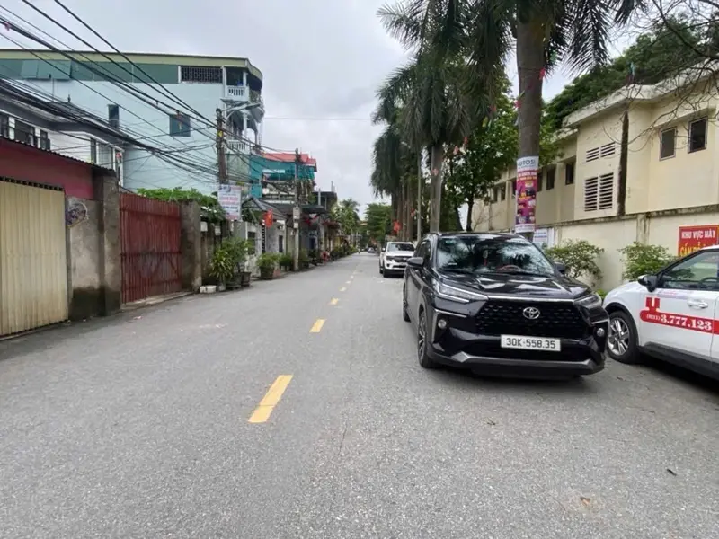 BIỆT THỰ 101M – MT 6,5M – Ô TÔ TRÁNH – TRUNG TÂM MÊ LINH
🏡 Nhà dân xây 3,5 tầng, sân rộng, nhiều p... Bán nhà riêng tại Quang Minh, Hà Nội 01
