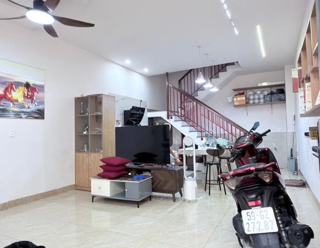 HOA HẬU TÂN PHÚ - NHÀ ĐẸP Ở NGAY-HẺM Ô TÔ QUA NHÀ - 50M RA LƯƠNG THẾ VINH - HẺM CÓ LỘ GIỚI MỞ RỘNG... Bán nhà riêng tại Phú Thạnh, Hồ Chí Minh 01