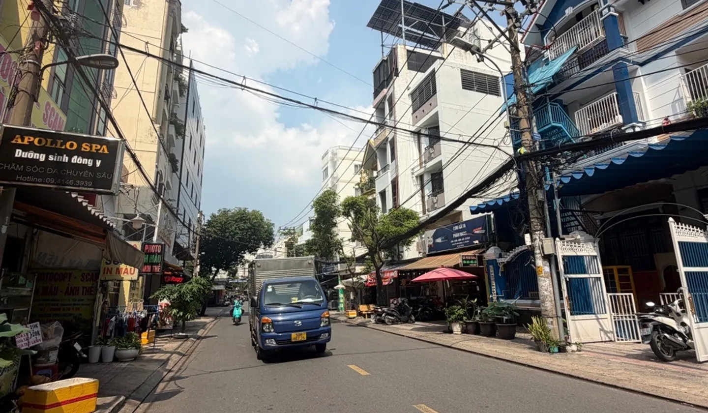 Bán nhà mặt tiền khu K300 Nguyễn Minh Hoàng Tân Bình 74m2 3 tầng mặt tiền 5m kinh doanh tốt... Bán nhà mặt phố tại Bảy Hiền, Hồ Chí Minh 01