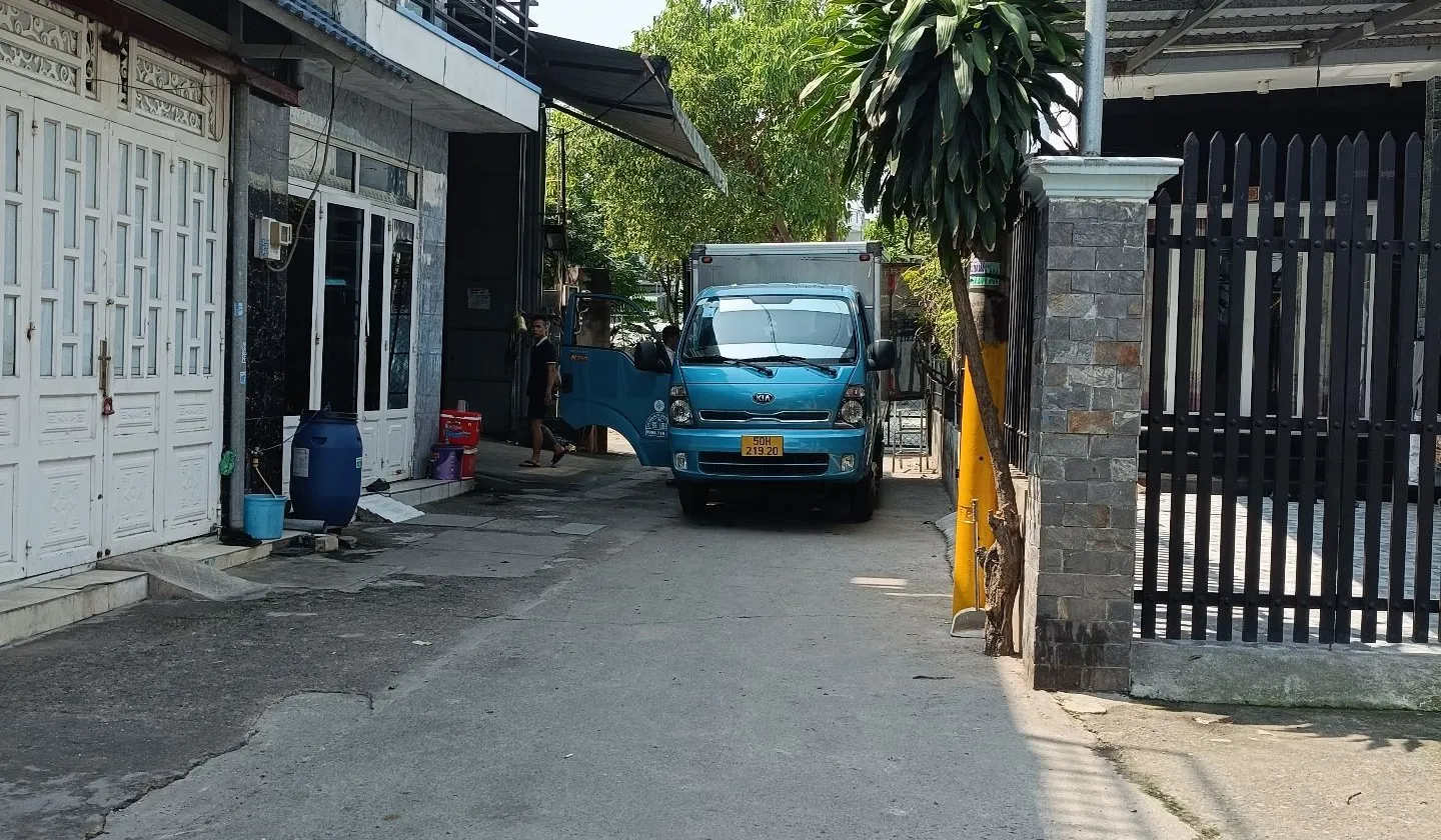Bán nhà riêng 2 tầng gần trung tâm chợ Hóc Môn, diện tích 62,2 m2, giá 3,95 tỷ... Bán nhà riêng tại Đông Thạnh, Hồ Chí Minh 01