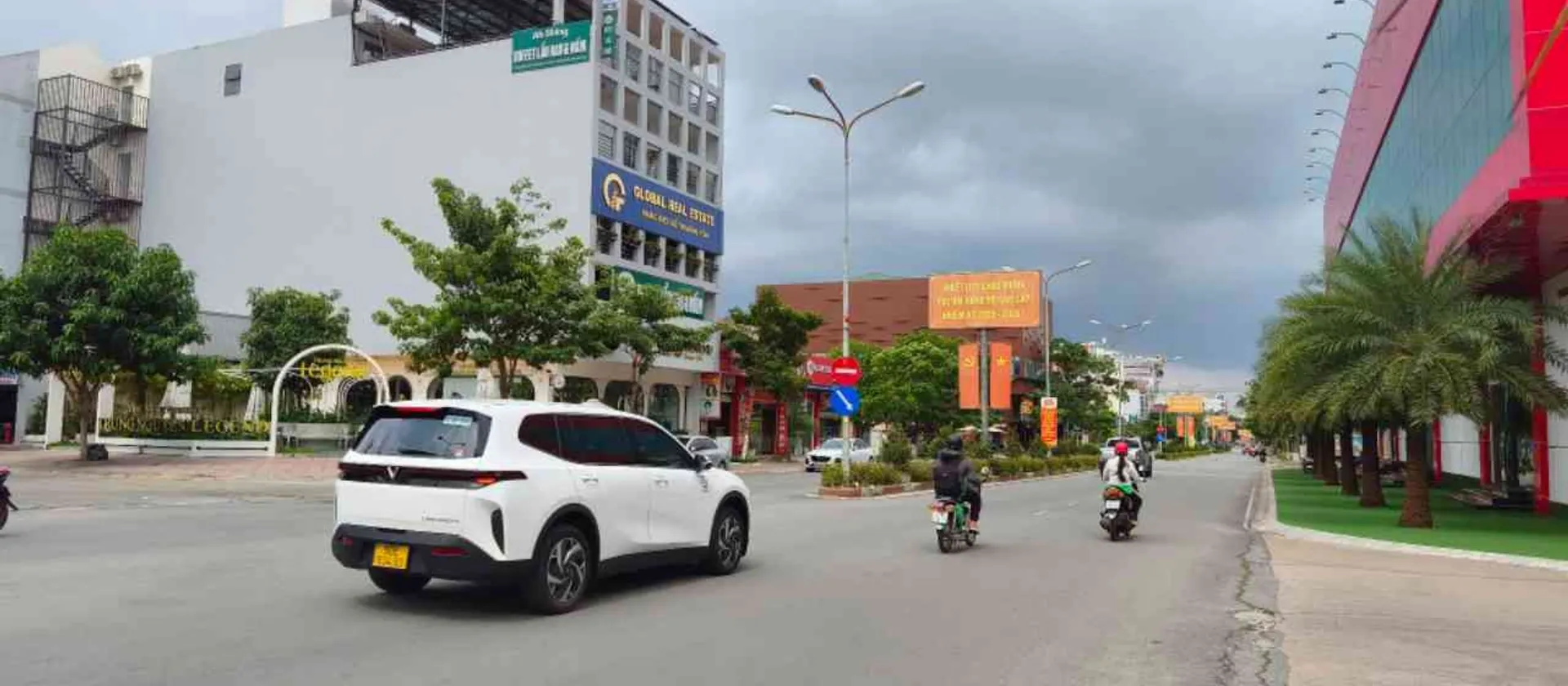 Nhà mặt phố xịn xò tại Trung Tâm Hành Chính Dĩ An, giá sốc giảm sâu... Bán nhà mặt phố tại Dĩ An, Hồ Chí Minh 01