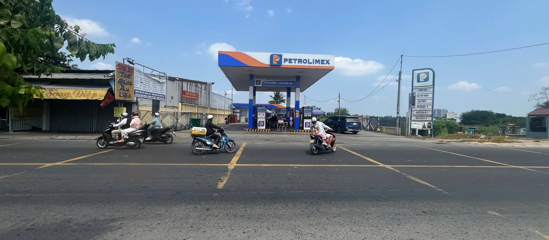 Bán nhà mặt phố Quốc Lộ 50, diện tích lớn, vị trí kinh doanh tiềm năng... Bán nhà mặt phố tại Hưng Long, Hồ Chí Minh 01