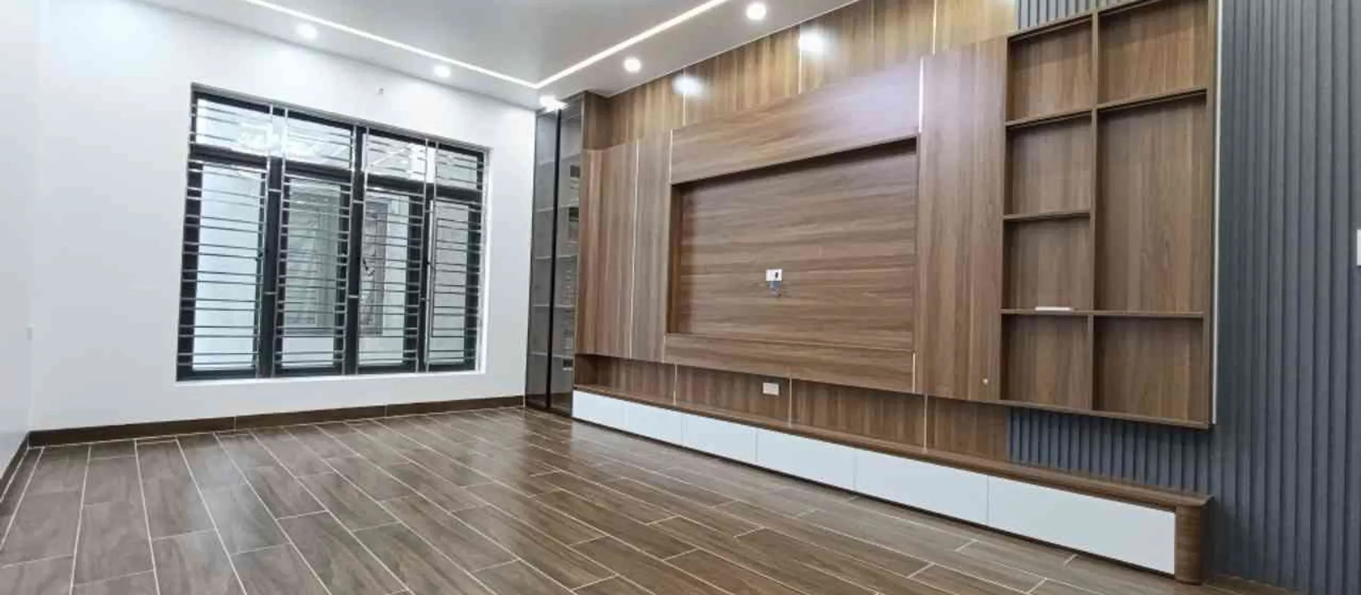 Nhà 4 tầng thang máy hiện đại tại Thiên Lôi - Ô tô đỗ cửa thuận lợi... Bán nhà riêng tại Lê Chân, Hải Phòng 01