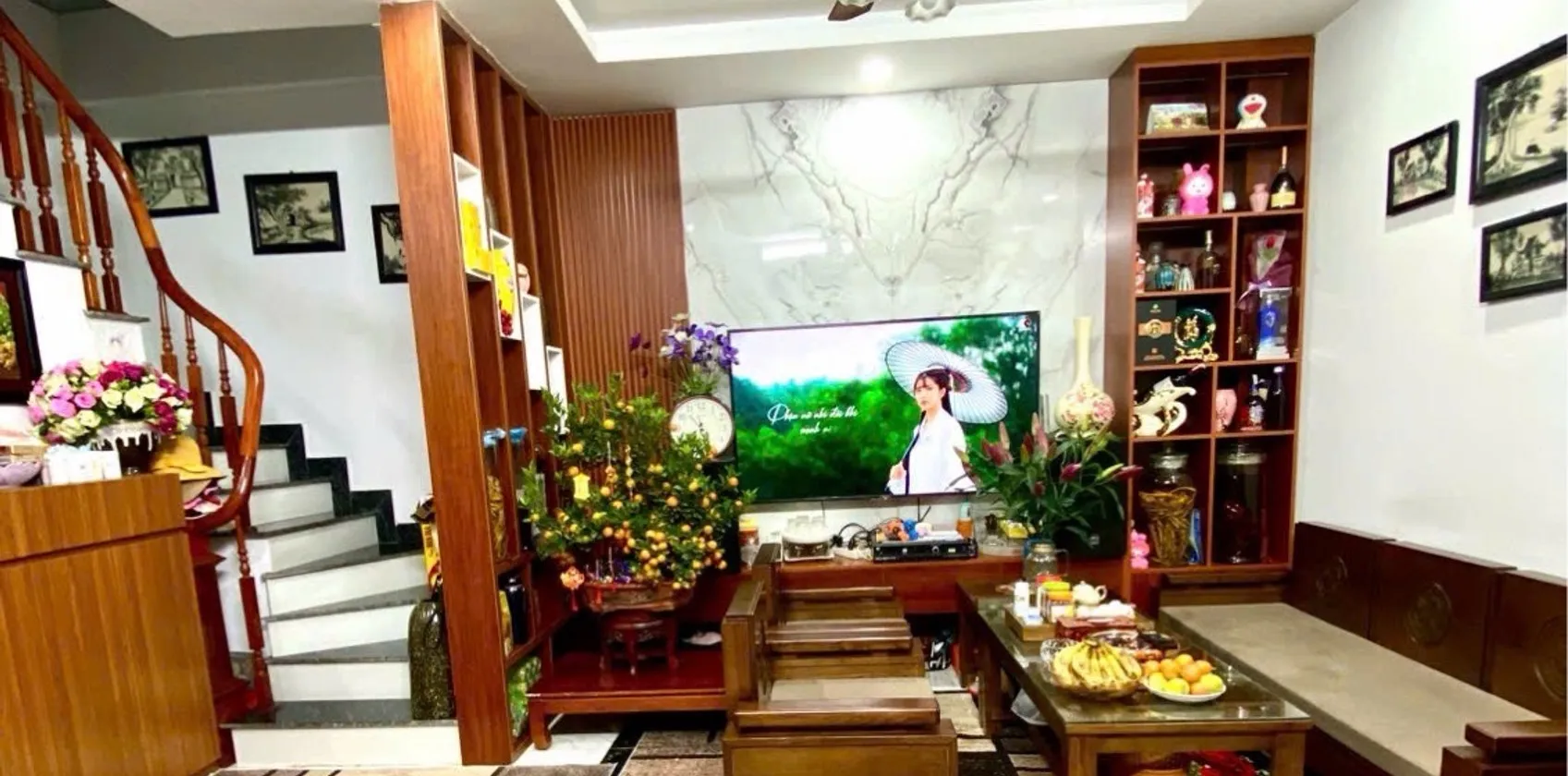 Căn nhà Ngô Gia Tự cực đẹp ô tô đỗ cổng. 3 ngủ thiết kế tối ưu.... Bán nhà riêng tại Việt Hưng, Hà Nội 01