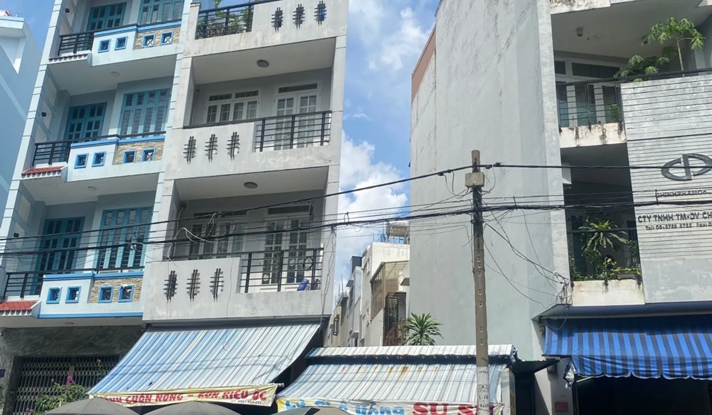 Bán nhà mặt phố 85m² tại Quận 6 hướng Tây Nam, sổ hồng riêng, đối diện công viên... Bán nhà mặt phố tại Bình Phú, Hồ Chí Minh 01