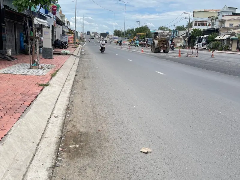 Nhà mặt tiền Quốc Lộ 50 diện tích rộng thuận lợi kinh doanh... Bán nhà mặt phố tại Hưng Long, Hồ Chí Minh 01
