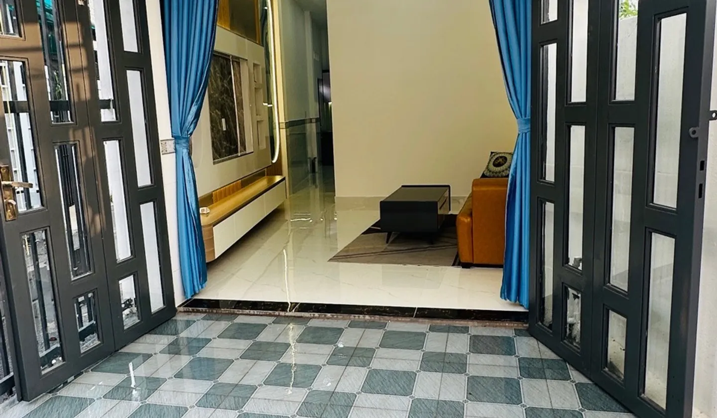 💫 NHÀ ĐẸP HẺM XE HƠI - CHỢ HÓC MÔN - FULL NỘI THẤT 60M2- XÁCH VALI Ở NGAY 💰 2.Tỷ 85... Bán nhà riêng tại Hóc Môn, Hồ Chí Minh 01